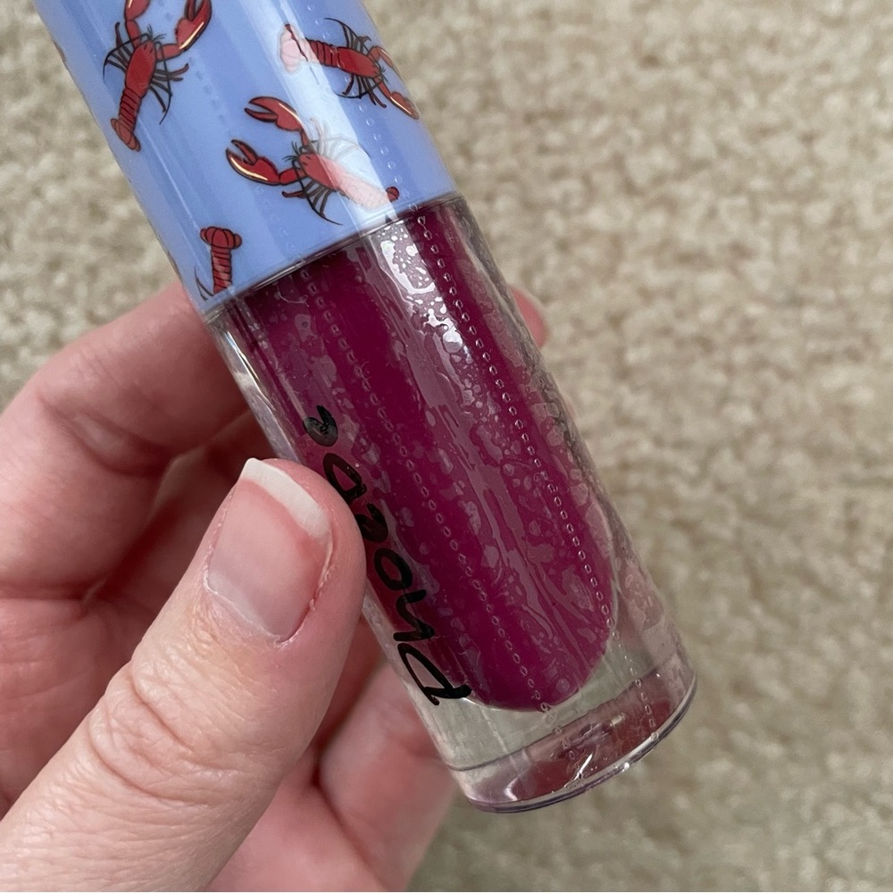 Makeup Revolution x Friends Phoebe Lip Gloss - Picture 14 of 14